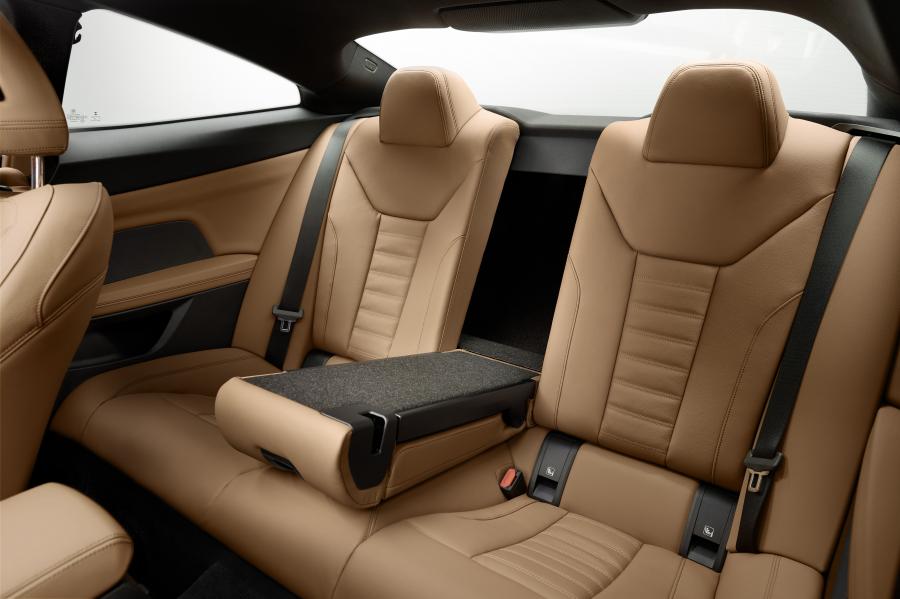 Интерьер BMW 430i Coupe Sport Line (G22) 2020 года  (WW) (фото 32 из 35)
